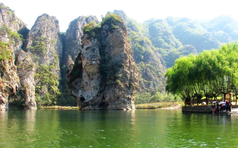 冰峪沟,一个隐藏在辽宁千山深处的美丽景点,以其独特的自然风光吸引了无数游客的目光。今天,让我们一起走进冰峪沟,探索它的魅力所在。